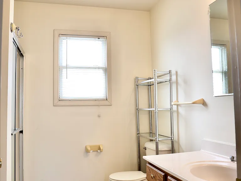 1710 Ashwood Dr — Photo 6