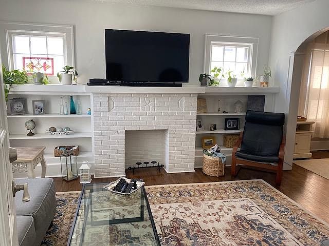 1st image of 122 Stillwell Ave