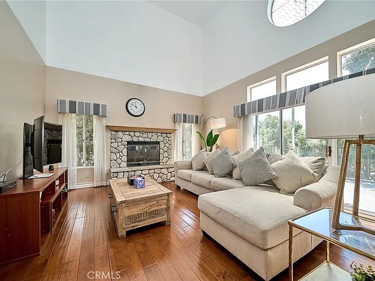 1089 Village Dr — Photo 9