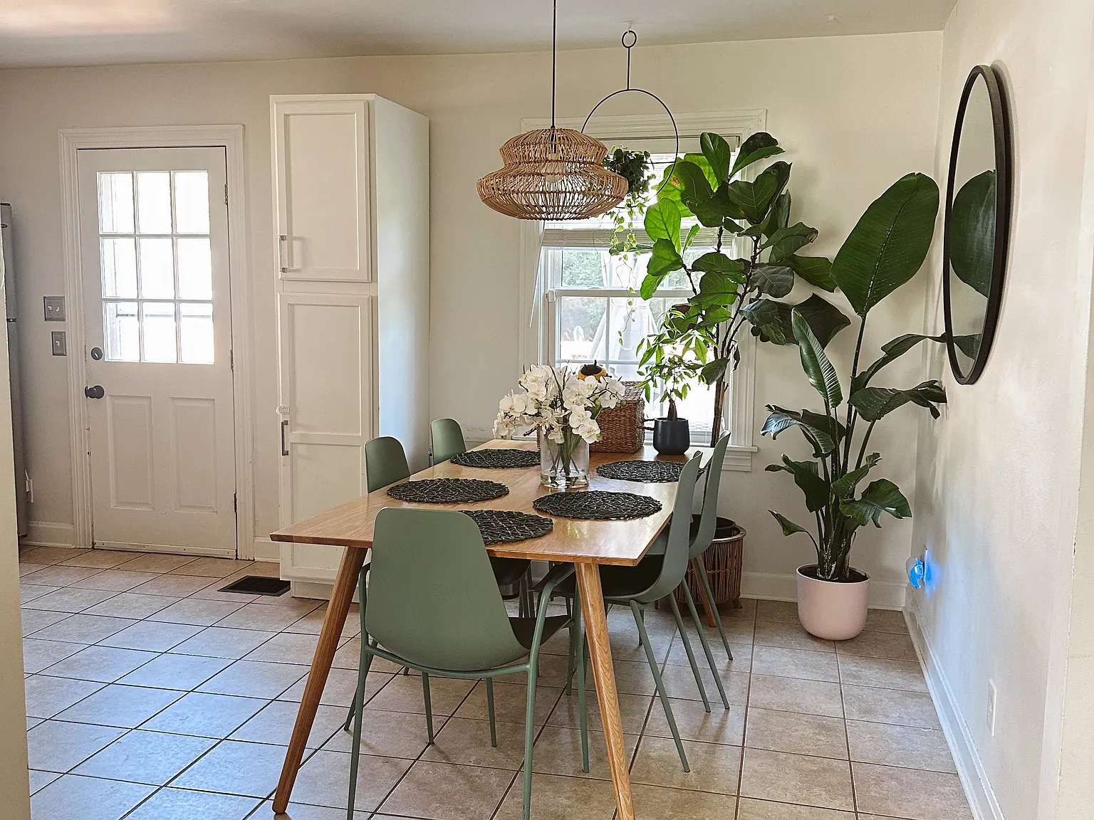 2 bed, 1277 sqft, $2,200 — Photo 3