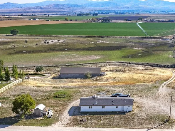 1822 Lane 11 1/2, Powell, WY 82435
