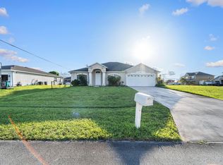 672 SW Kayak Avenue, Port Saint Lucie, FL 34953