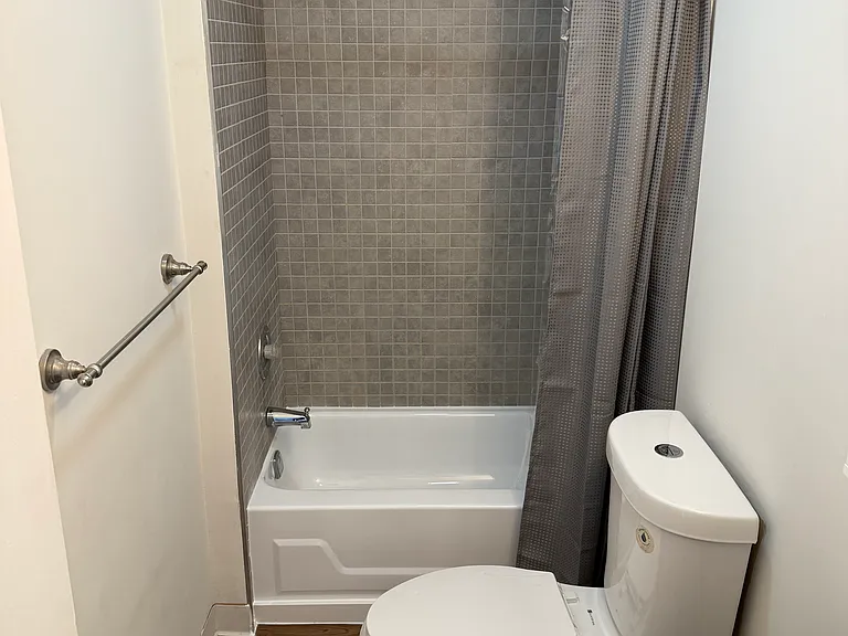 412 Chestnut St #2 — Photo 4