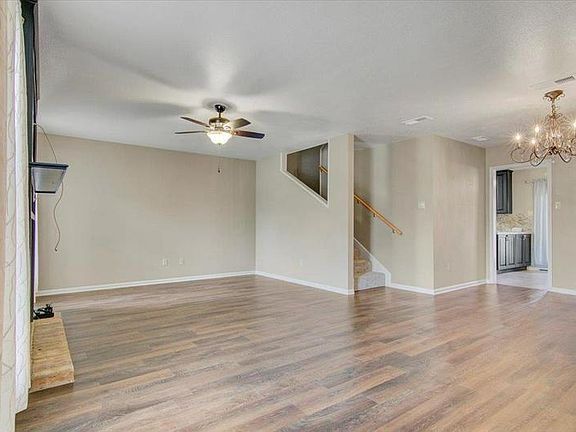 4th image of 951 Sunmeadow Dr