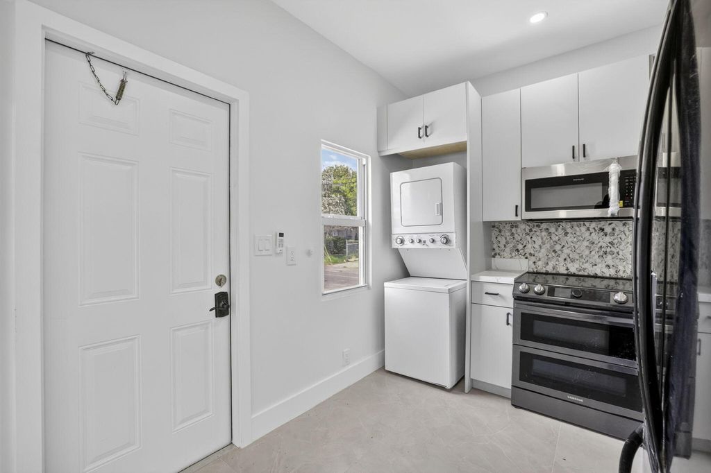 621 NW 3rd Avenue, photo 5