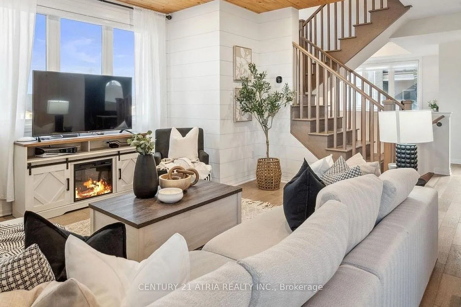 3 bed, $3,150 — Photo 1