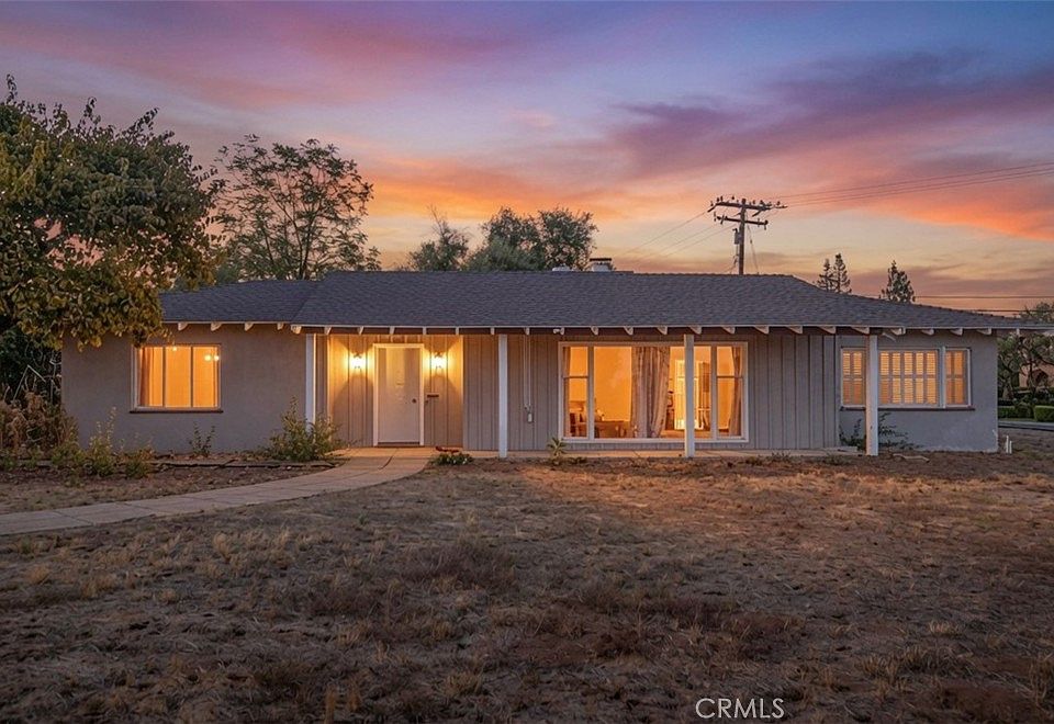 1st image of 604 E Mariposa Dr