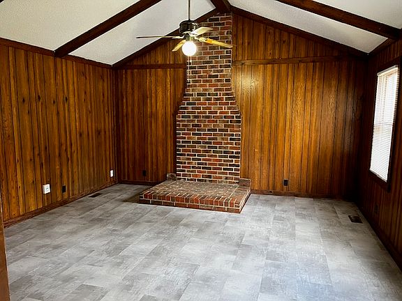 5th image of 1019 Hillcrest Dr