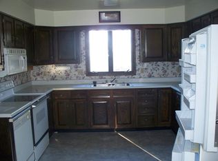 902 N 2nd St, Warren, MN 56762