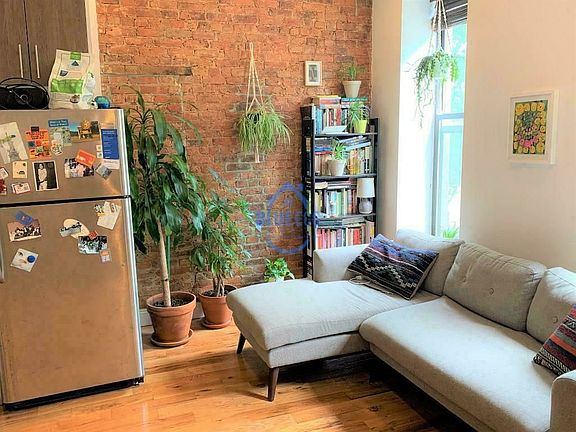 3rd image of 887 Lafayette Ave #2A