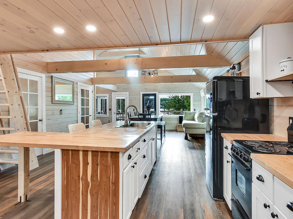 2nd image of 37 Gables End