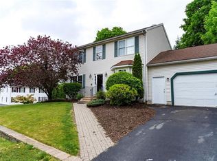 18 Alexander Dr, West Warwick, RI 02893
