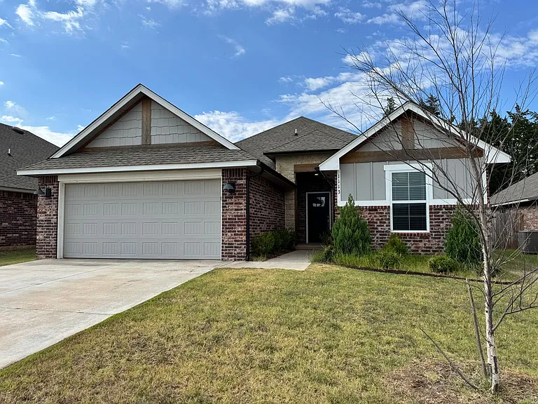 1113 Magnolia Dr — Photo 2