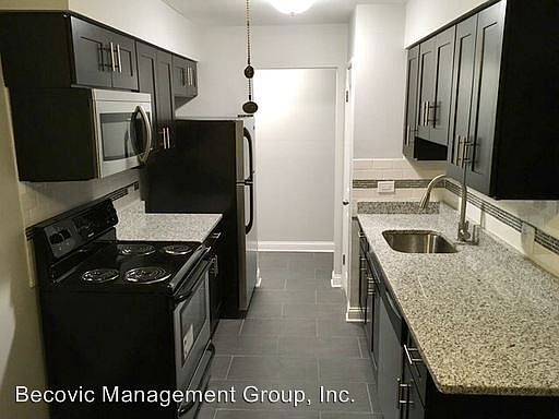 2nd image of 6826 N Ridge Blvd APT 202