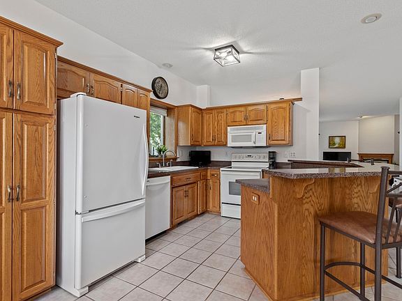4th image of 158 Cardinal Ln