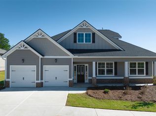 1040 Hawthorne Cir, Madison, GA 30650