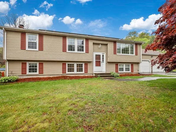 17 Reilly Ave, Blackstone, MA 01504
