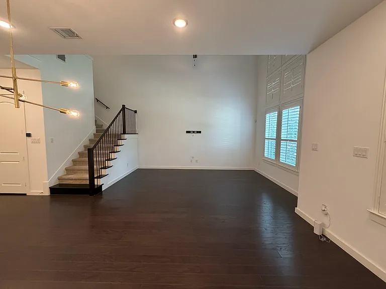 7305 Sprangletop St — Photo 2