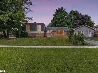 95 Farmingdale Cres, Barrie, ON L4M5E6