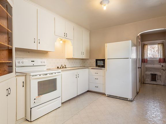 3rd image of 625 Longstaff St