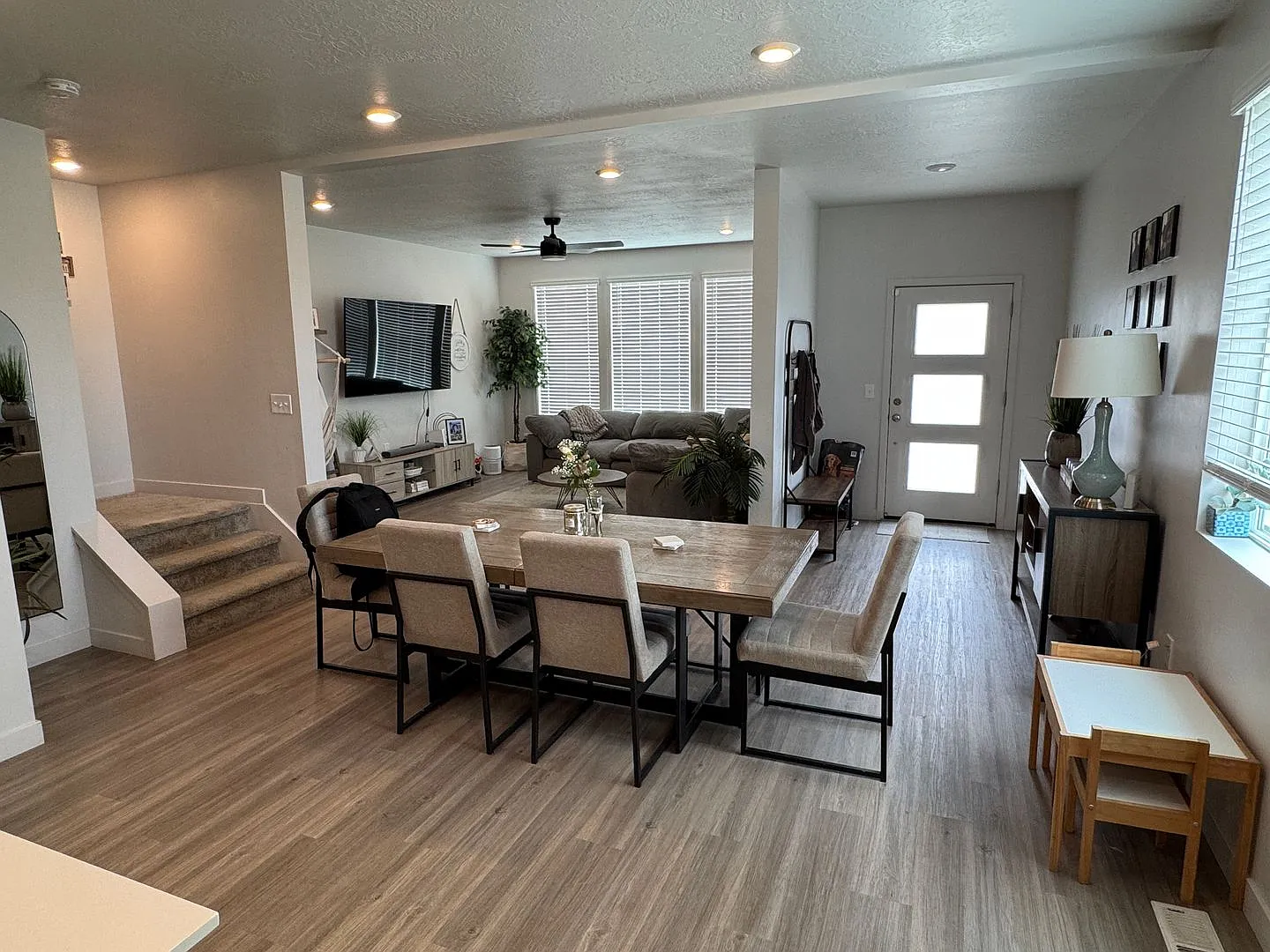 Beautiful NEW build, 4 bedroom 2 bathroom — Photo 2
