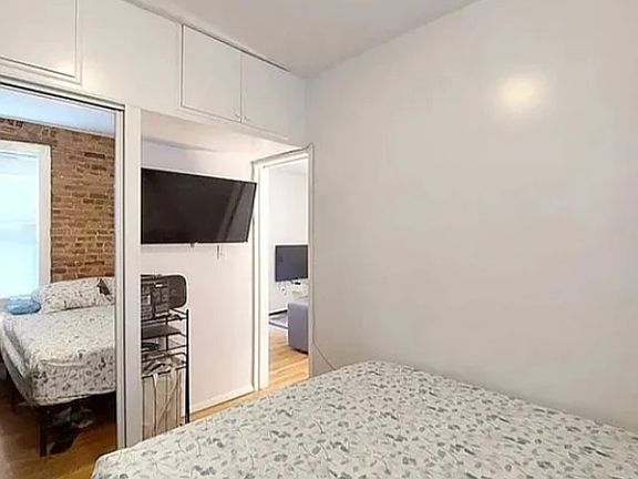4th image of 50 Mac Dougal St #14