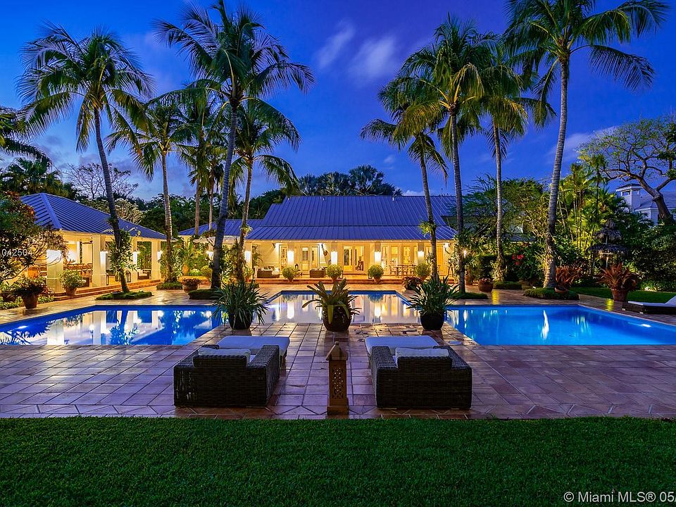 A Spectacular Tropical Estate!