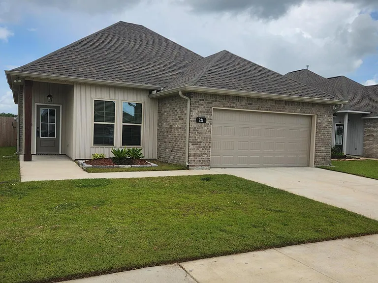 221 Wakely Ct — Photo 2