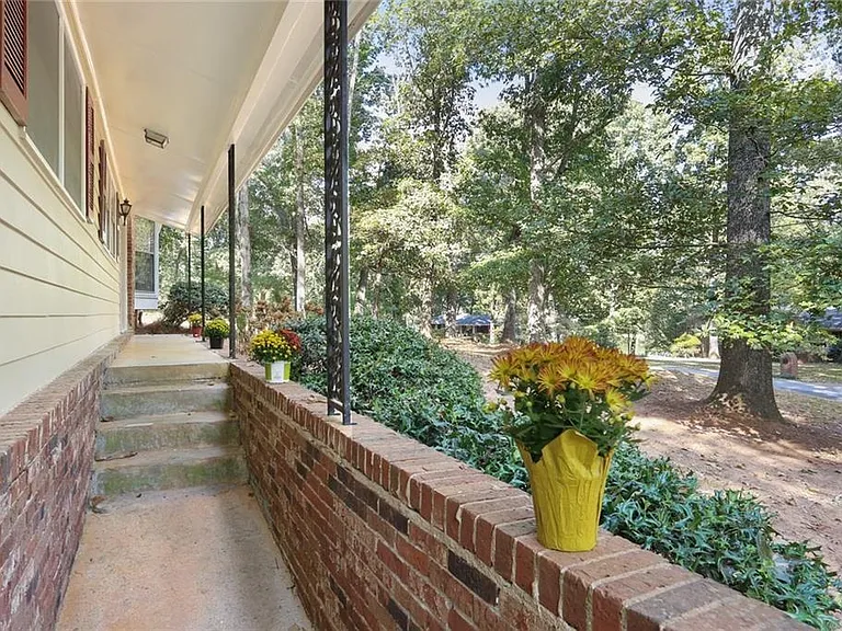 2270 Shawnee Trl — Photo 2