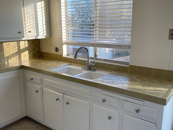 2nd image of 521 N Hill Ave APT 10
