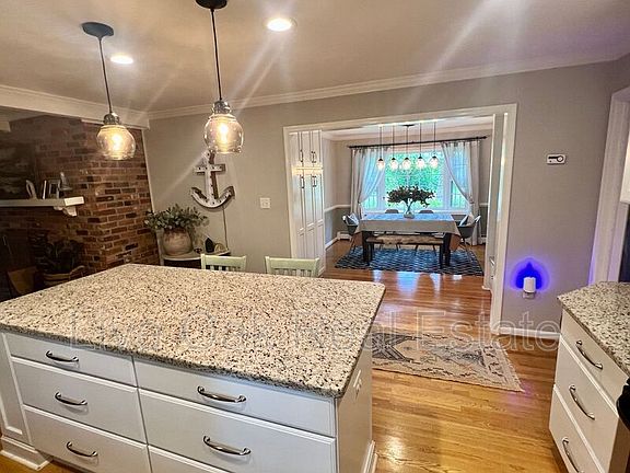 5th image of 4601 Thoroughgood Dr