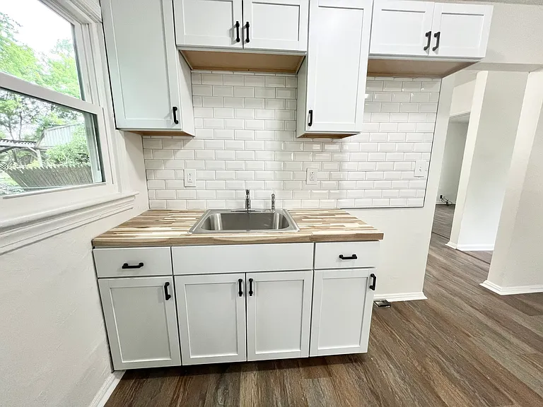 2128 S 40th St — Photo 9