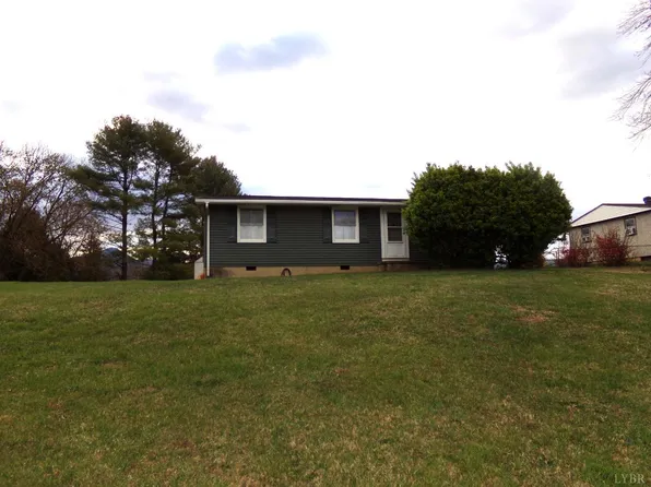 404 Hillside Dr, Buena Vista, VA 24416