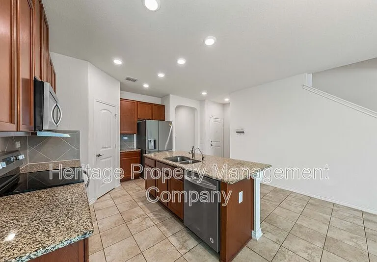 7347 Bluebonnet Bay — Photo 10