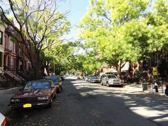 5th image of 289 Jefferson Ave