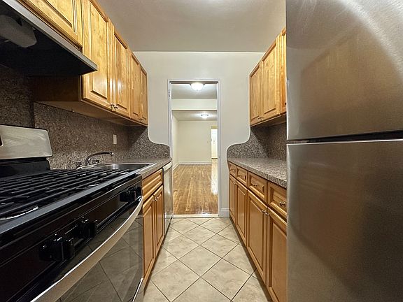 2nd image of 16420 Highland Ave APT 2G