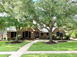 108 Paint Brush St, Lake Jackson, TX 77566