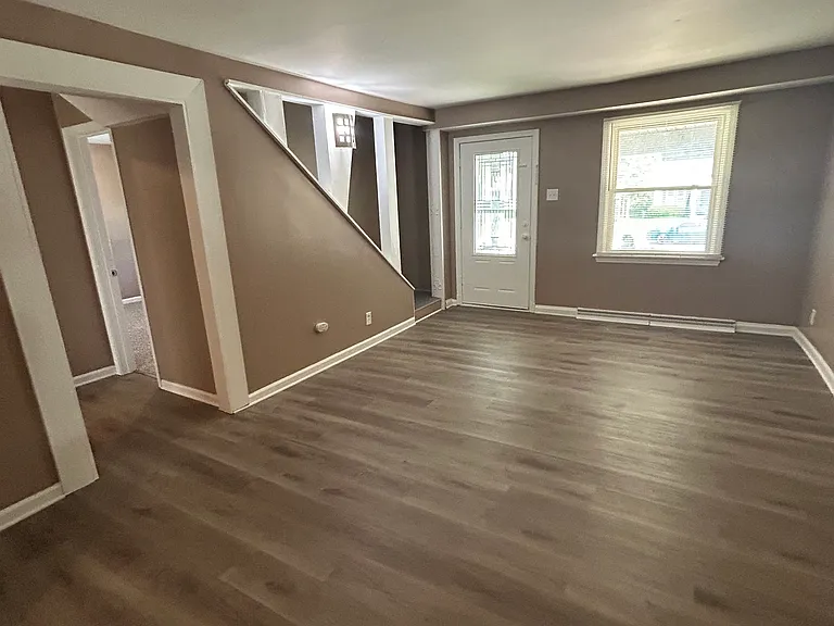 253 S Barat Ave — Photo 3