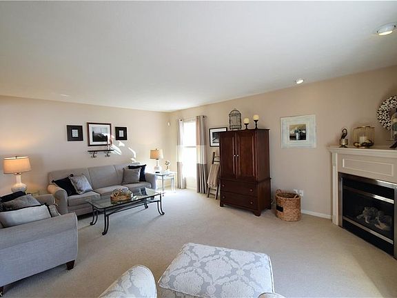 5th image of 790 Andover Cir