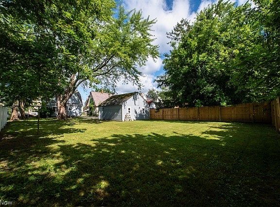 3rd image of 209 N Pardee St
