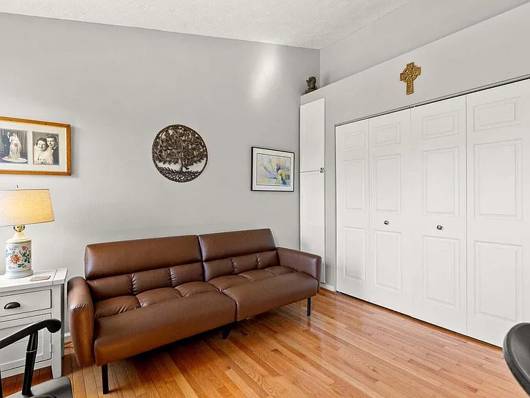541 W Short St #14 — Photo 25
