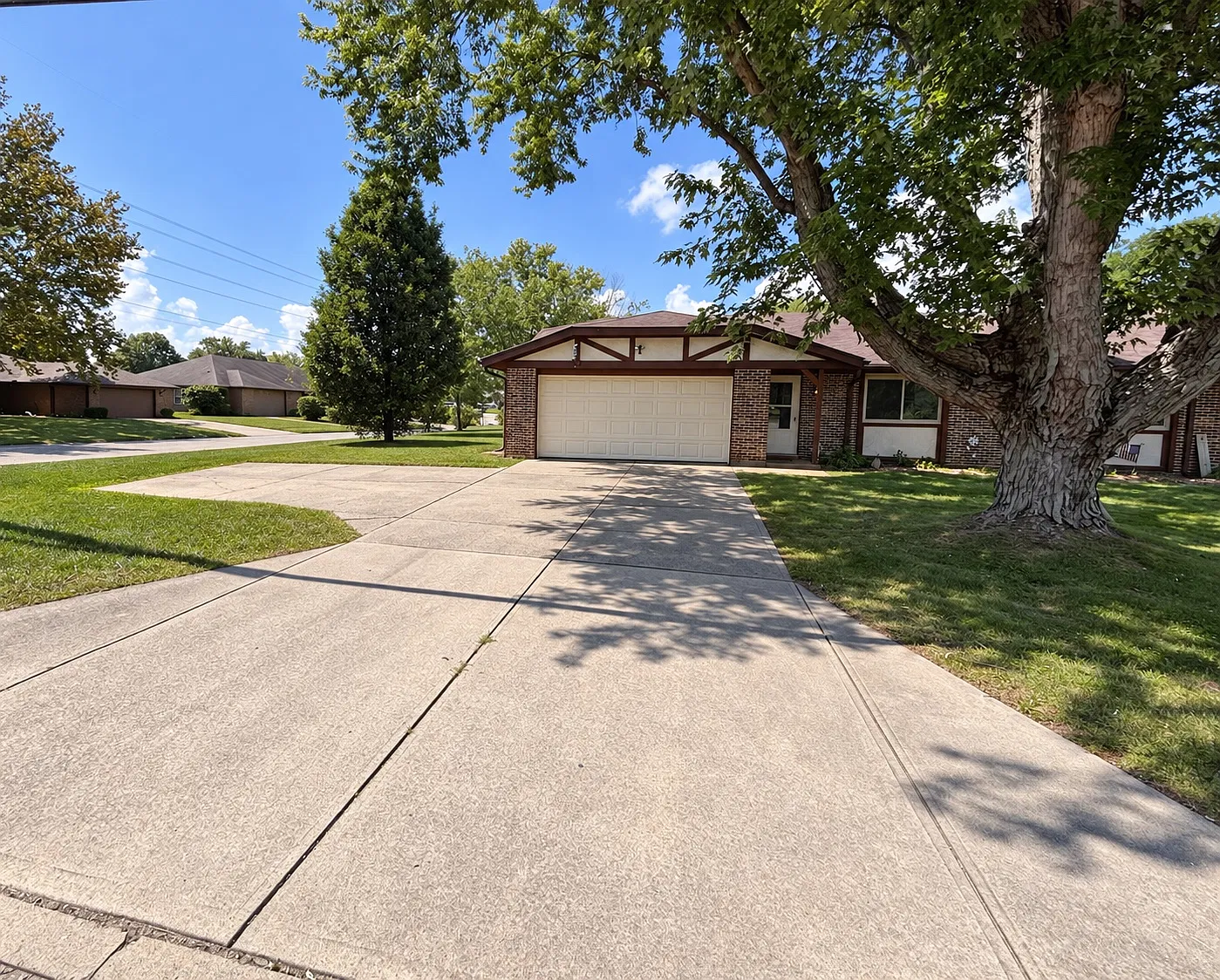 3 bed, 1200 sqft, $1,640 — Photo 3