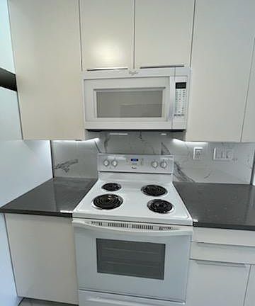 3rd image of 1146 E Lexington Dr Unit 109