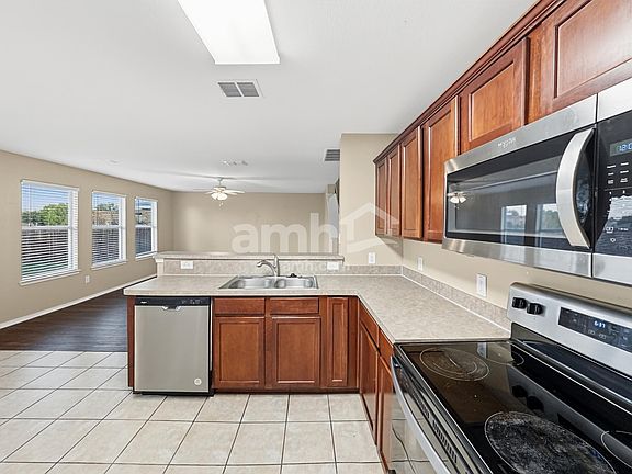 4th image of 1227 Wenatchee Dr
