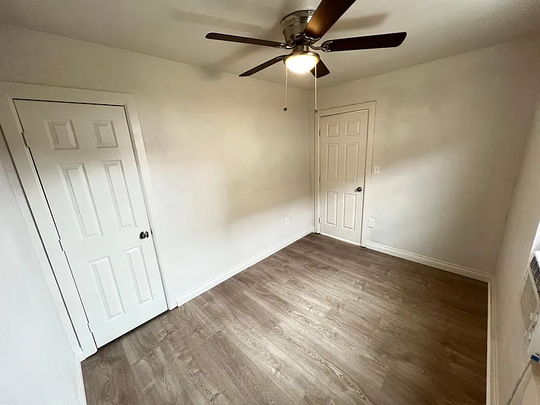 1075 W State St #8 — Photo 1