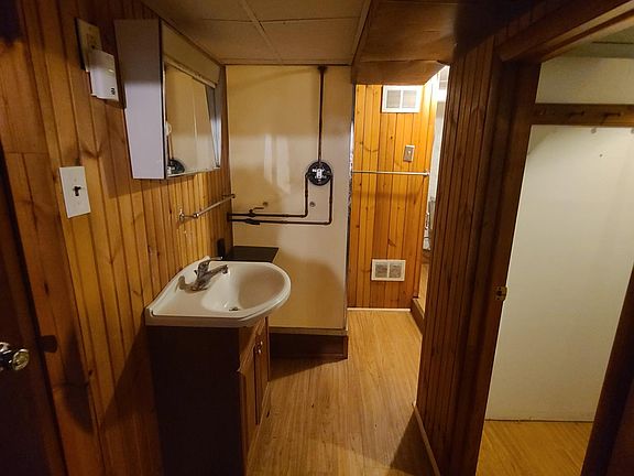 5th image of 7 Finnegan Ln #1A