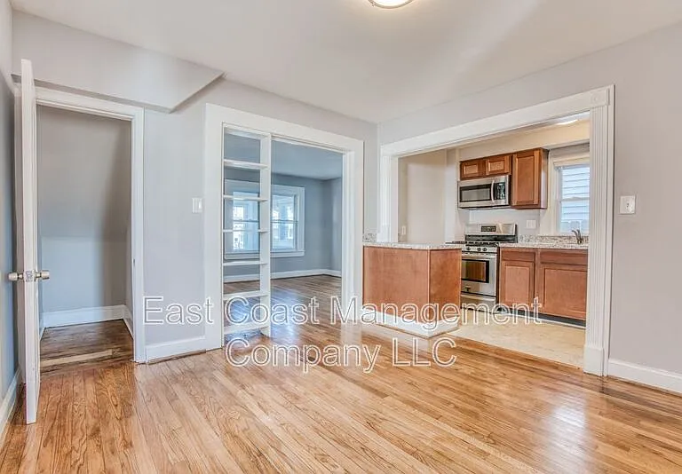 214 Center St — Photo 18