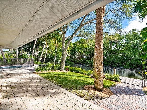 5th image of 664 Tulip Ln