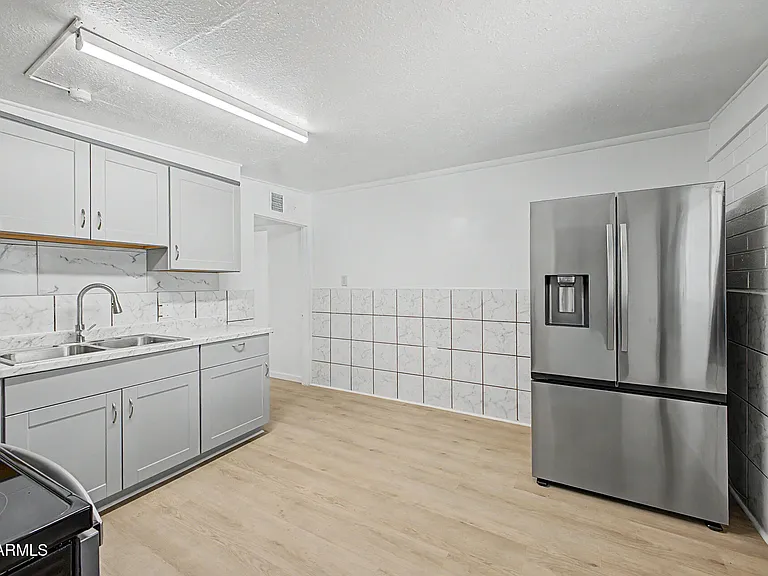 2038 E Lemon St — Photo 9