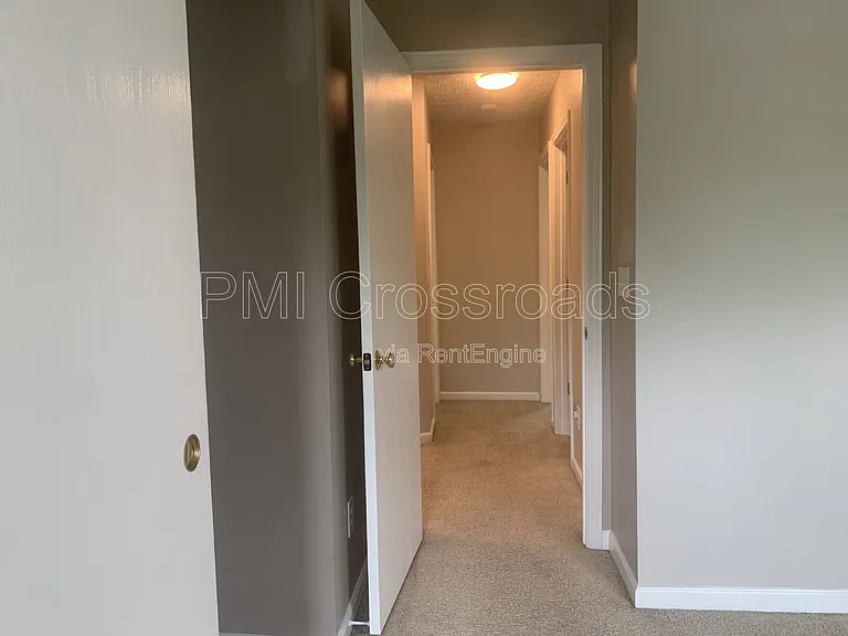 8620 Olenbrook Dr — Photo 24